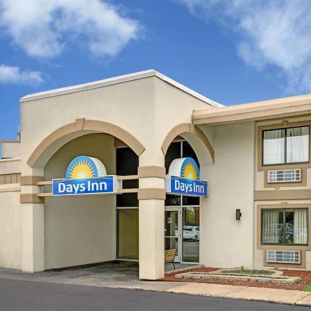 Days Inn By Wyndham Bloomington West Exterior foto